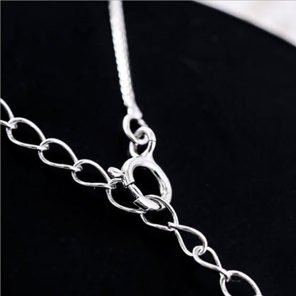 Collana Gatto sulla Falce di Luna – Color Argento o Oro