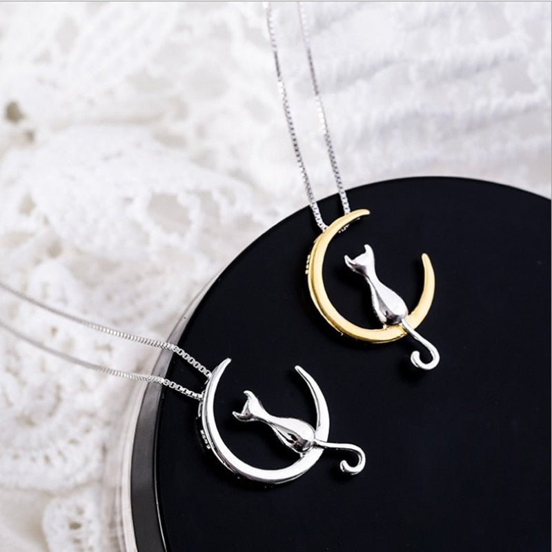 Collana Gatto sulla Falce di Luna – Color Argento o Oro