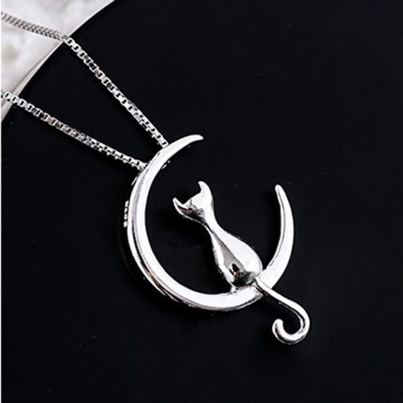 Collana Gatto sulla Falce di Luna – Color Argento o Oro