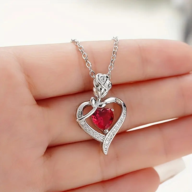 Collana pendente a cuore in rubino e argento
