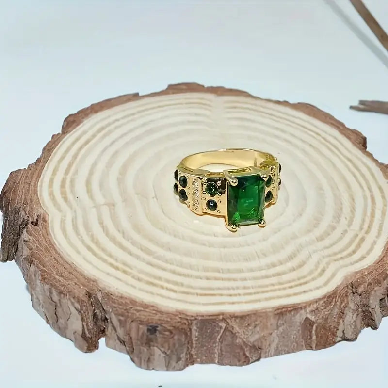 Anello Aveline Verdara | Dorato con Pietra Verde Smeraldo