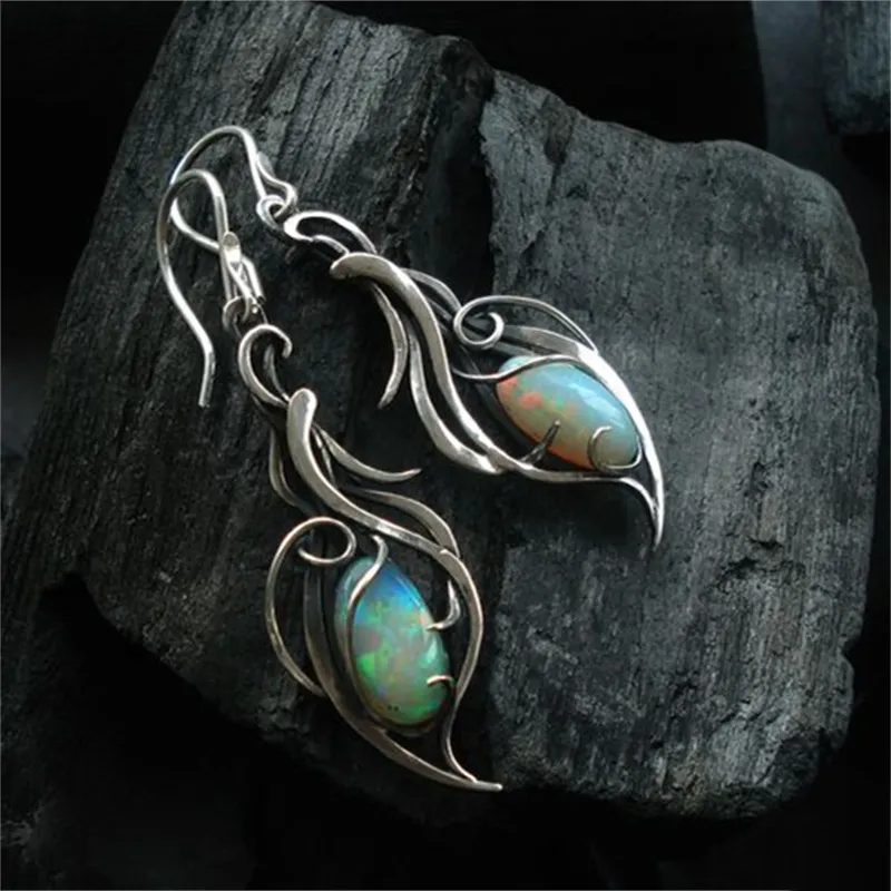 Orecchini Vintage in Argento con Opale Blu