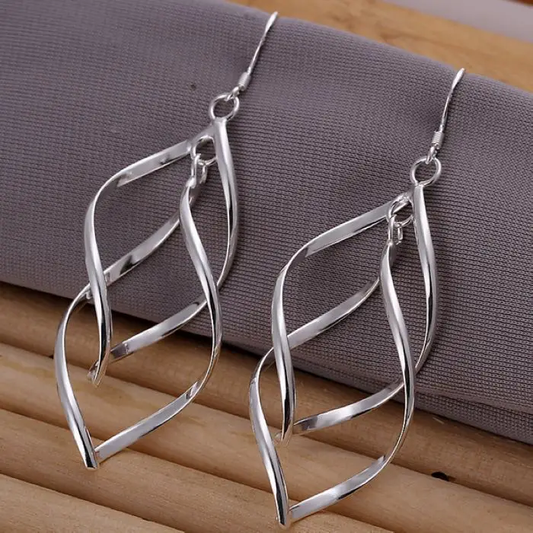 Orecchini Pendenti Vintage in Argento dal Design Intagliato