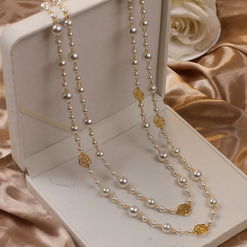Elegante Collana con Perle Dorate
