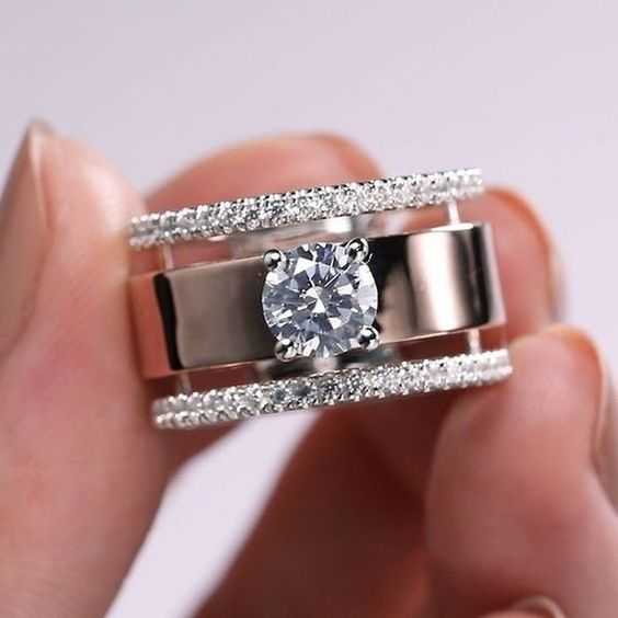 Anello Vintage in Argento Luminoso