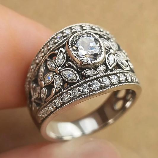 Anello Vintage in Argento Luminoso