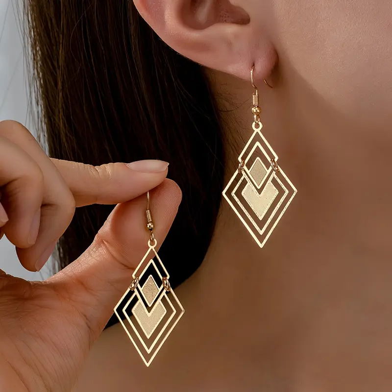 Orecchini Vintage Geometrici in Oro dal Design Aperto