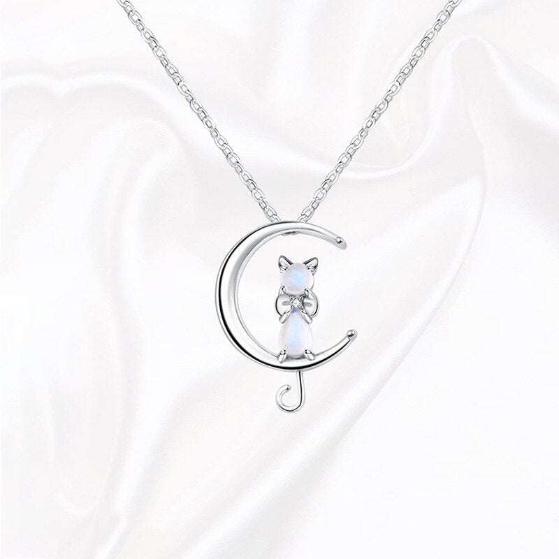 Collana Gattino sulla Falce di Luna con Pietra di Luna