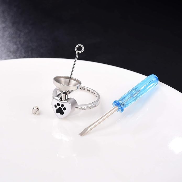Anello Urna a Stampa di Zampa a Cuore – Gioielli per Memoriale di Animali